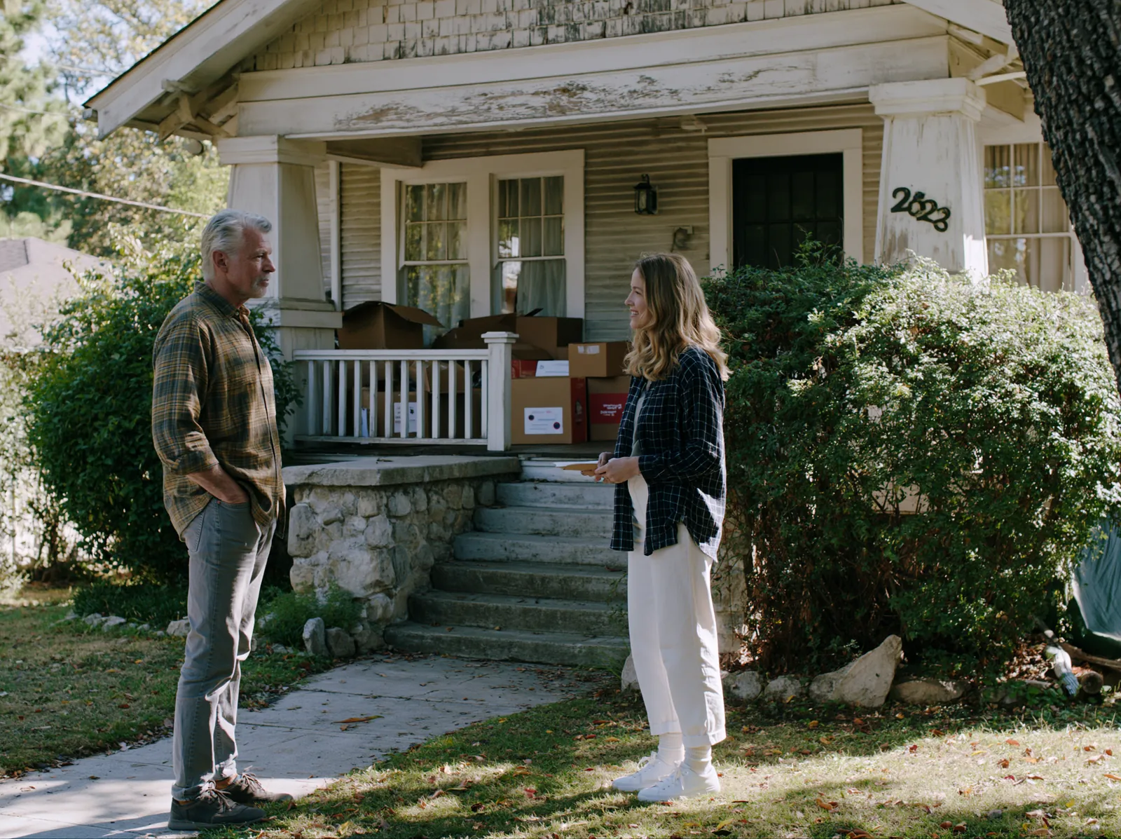 Downsizing house buyers helping a Fresno homeowner move on their timeline